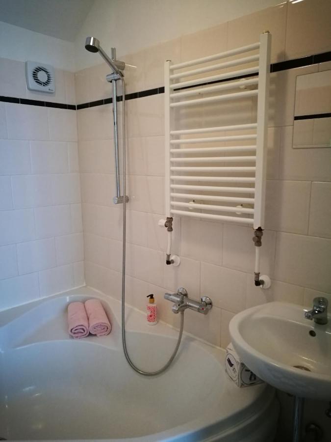 En Suite Haag Exteriör bild